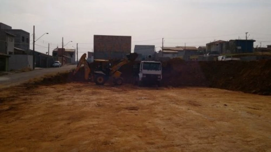 Foto 10:  — Taubaterra - Terraplanagem e Demolição 